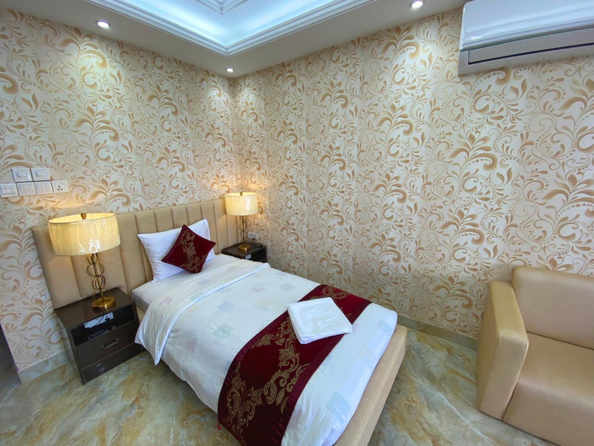 Hotel Valentino Noakhali Екстериор снимка