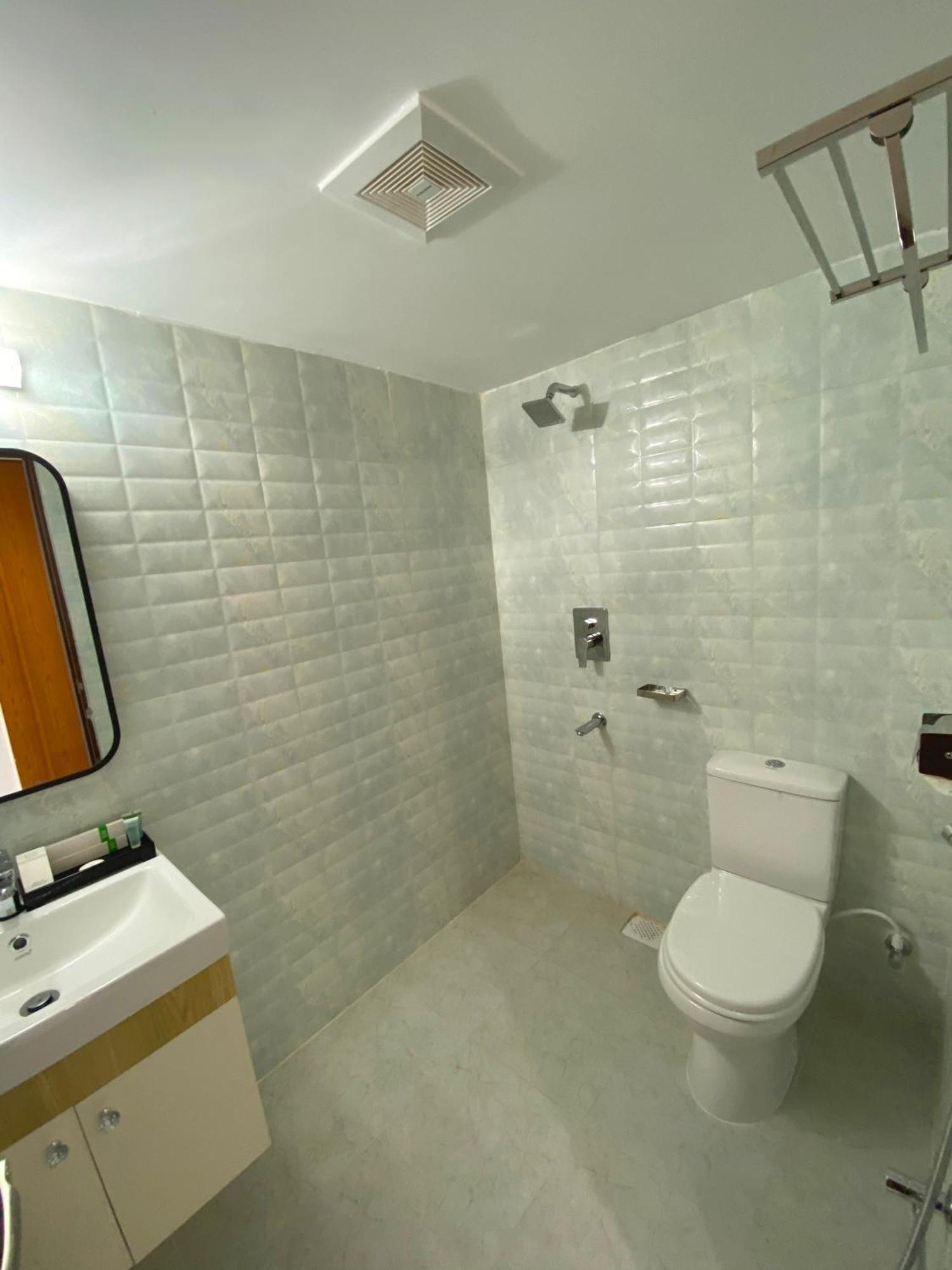 Hotel Valentino Noakhali Екстериор снимка