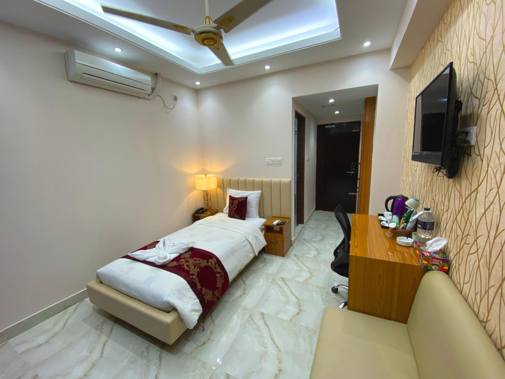Hotel Valentino Noakhali Екстериор снимка